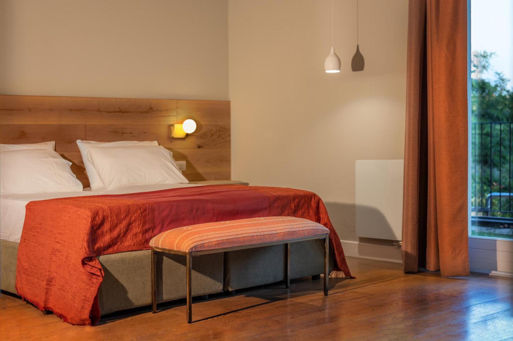 Luce Boutique Hotel Fortunago Exteriör bild