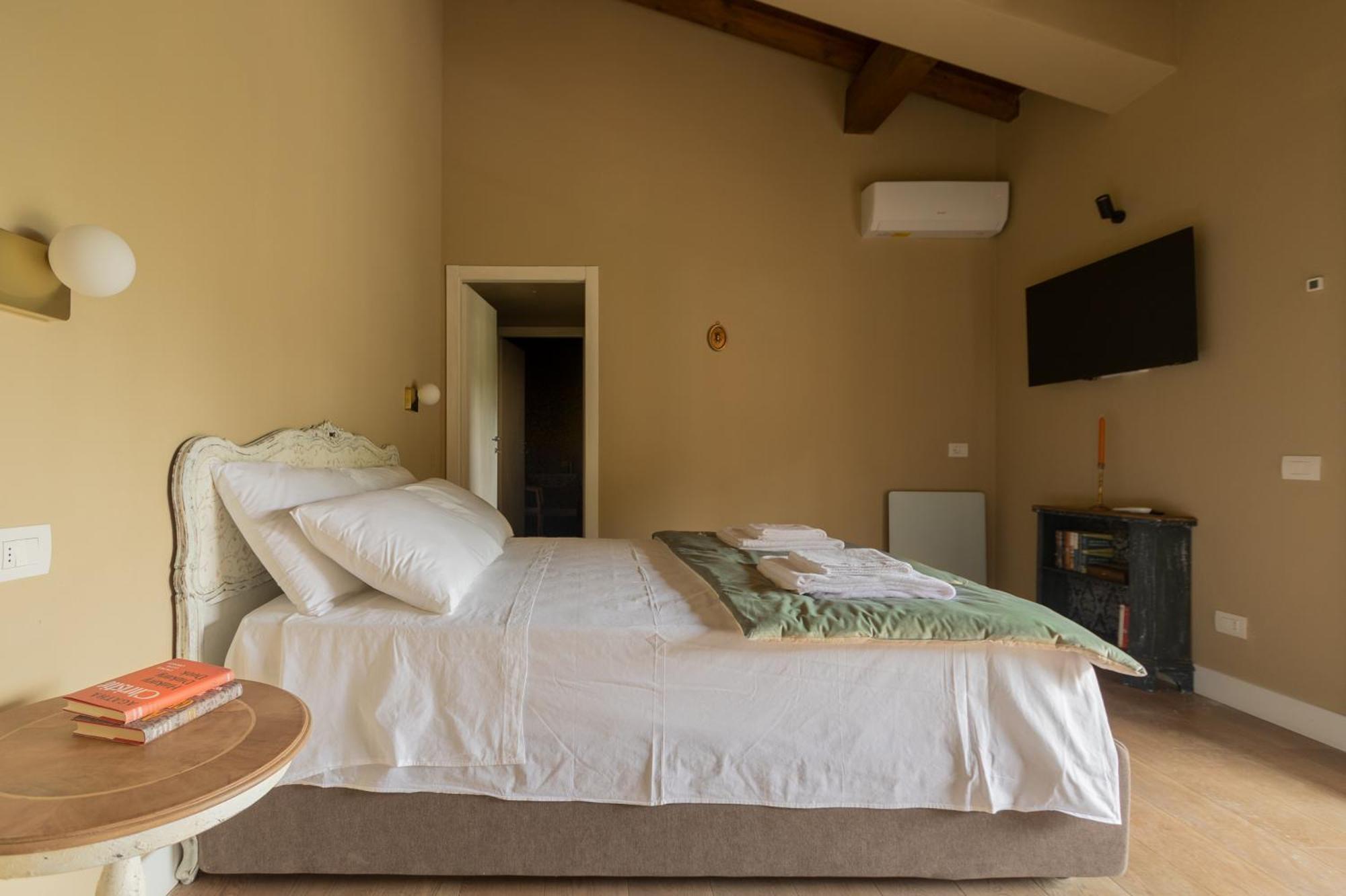 Luce Boutique Hotel Fortunago Exteriör bild